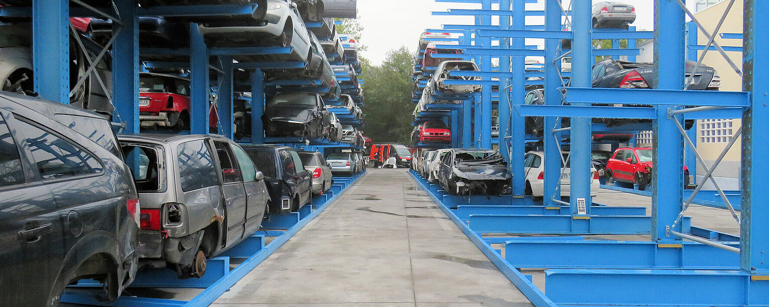 [Translate "Niederlande"] Cantilever racking Car dismantler