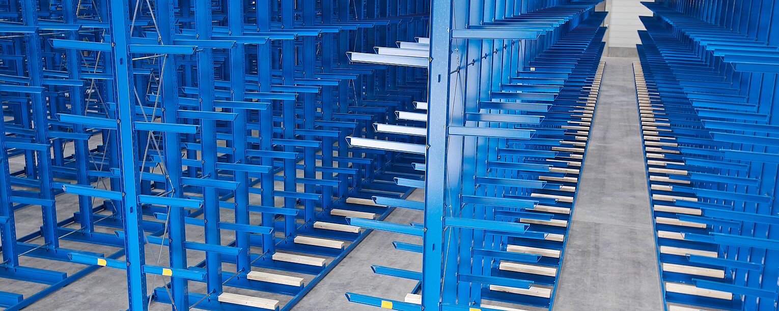 [Translate "Niederlande"] Cantilever racking for narrow aisle