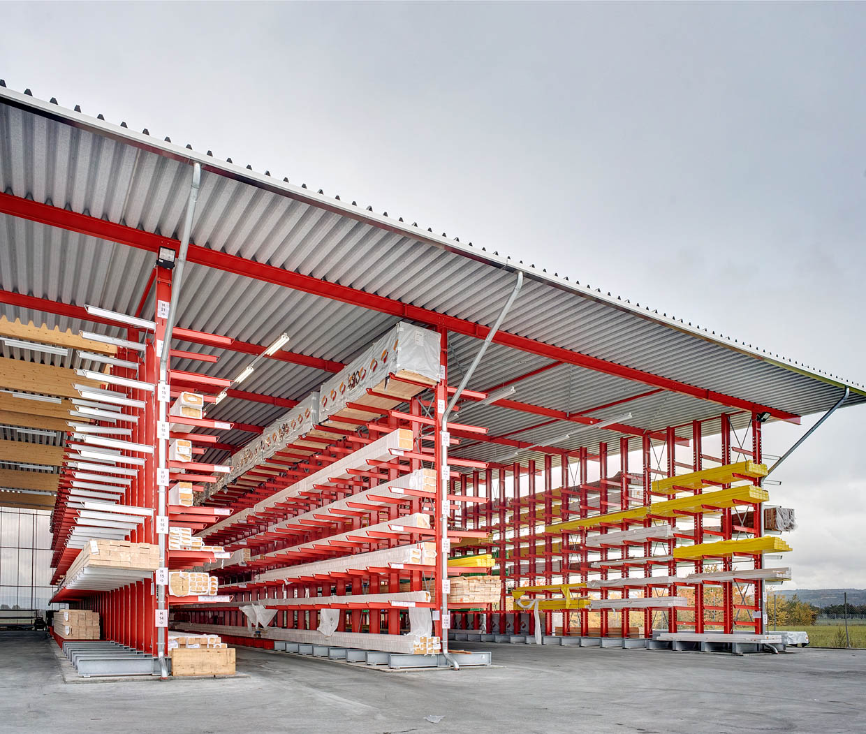 [Translate "Niederlande"] Rack-clad warehouse Cantilever racking